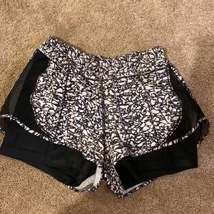 Lululemon size 6 women's shorts